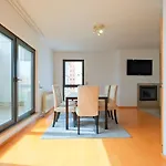 Bright & Modern Duplex With Terrace Telheiras *
