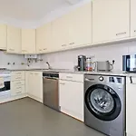 Bright & Modern Duplex With Terrace Telheiras شقة