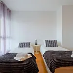 Bright & Modern Duplex With Terrace Telheiras דירה
