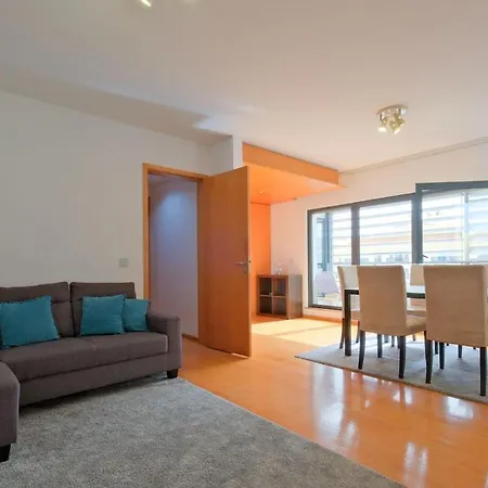 Bright & Modern Duplex With Terrace Telheiras