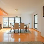 Bright & Modern Duplex With Terrace Telheiras