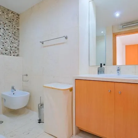 Bright & Modern Duplex With Terrace Telheiras