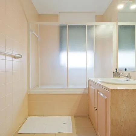 Bright & Modern Duplex With Terrace Telheiras דירה