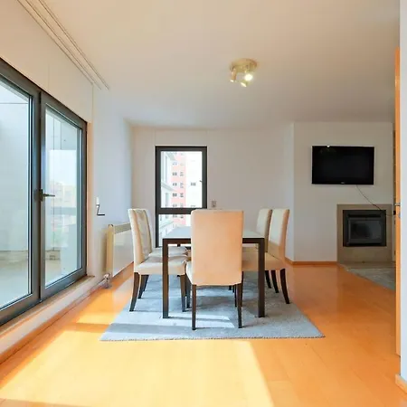 Bright & Modern Duplex With Terrace Telheiras *