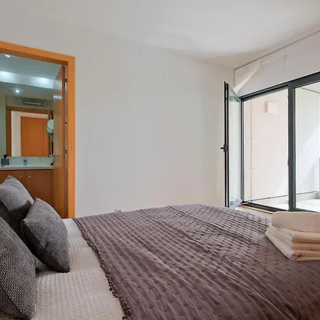 Bright & Modern Duplex With Terrace Telheiras דירה