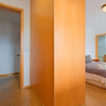 Bright & Modern Duplex With Terrace Telheiras ליסבון