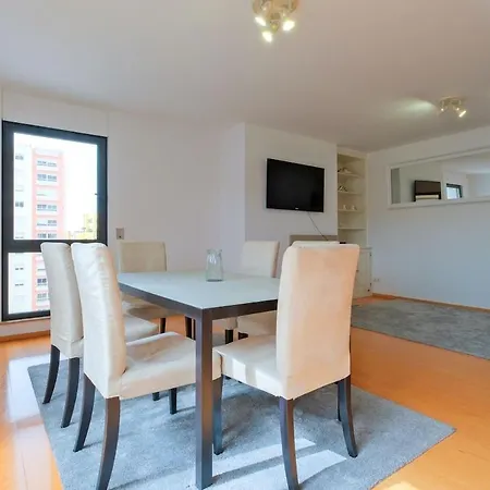Bright & Modern Duplex With Terrace Telheiras 리스본