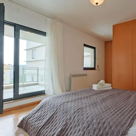 Bright & Modern Duplex With Terrace Telheiras