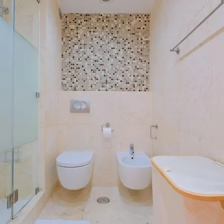 Bright & Modern Duplex With Terrace Telheiras 아파트