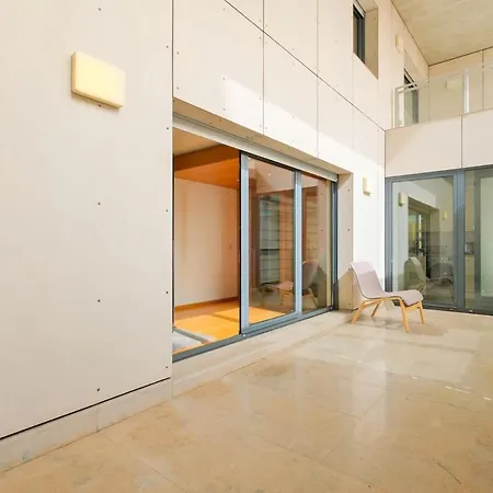 Bright & Modern Duplex With Terrace Telheiras דירה ליסבון