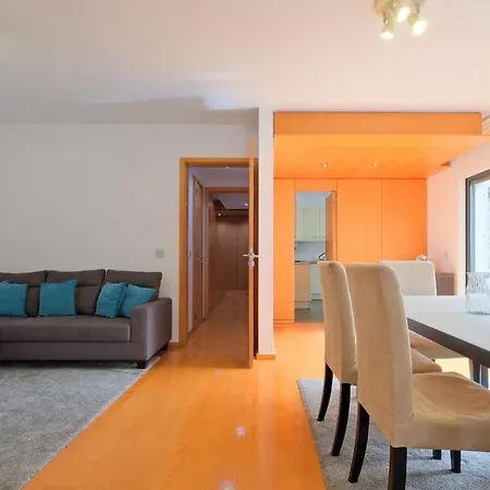 Bright & Modern Duplex With Terrace Telheiras 아파트 리스본