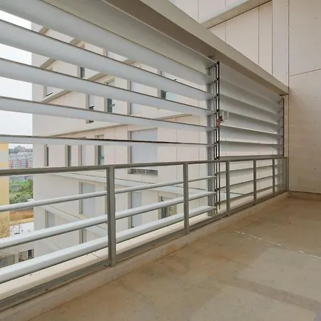 Bright & Modern Duplex With Terrace Telheiras
