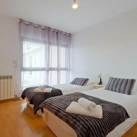 Bright & Modern Duplex With Terrace Telheiras ליסבון