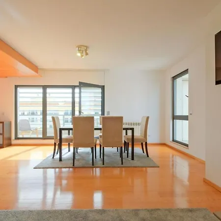 Bright & Modern Duplex With Terrace Telheiras