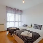 Bright & Modern Duplex With Terrace Telheiras 리스본